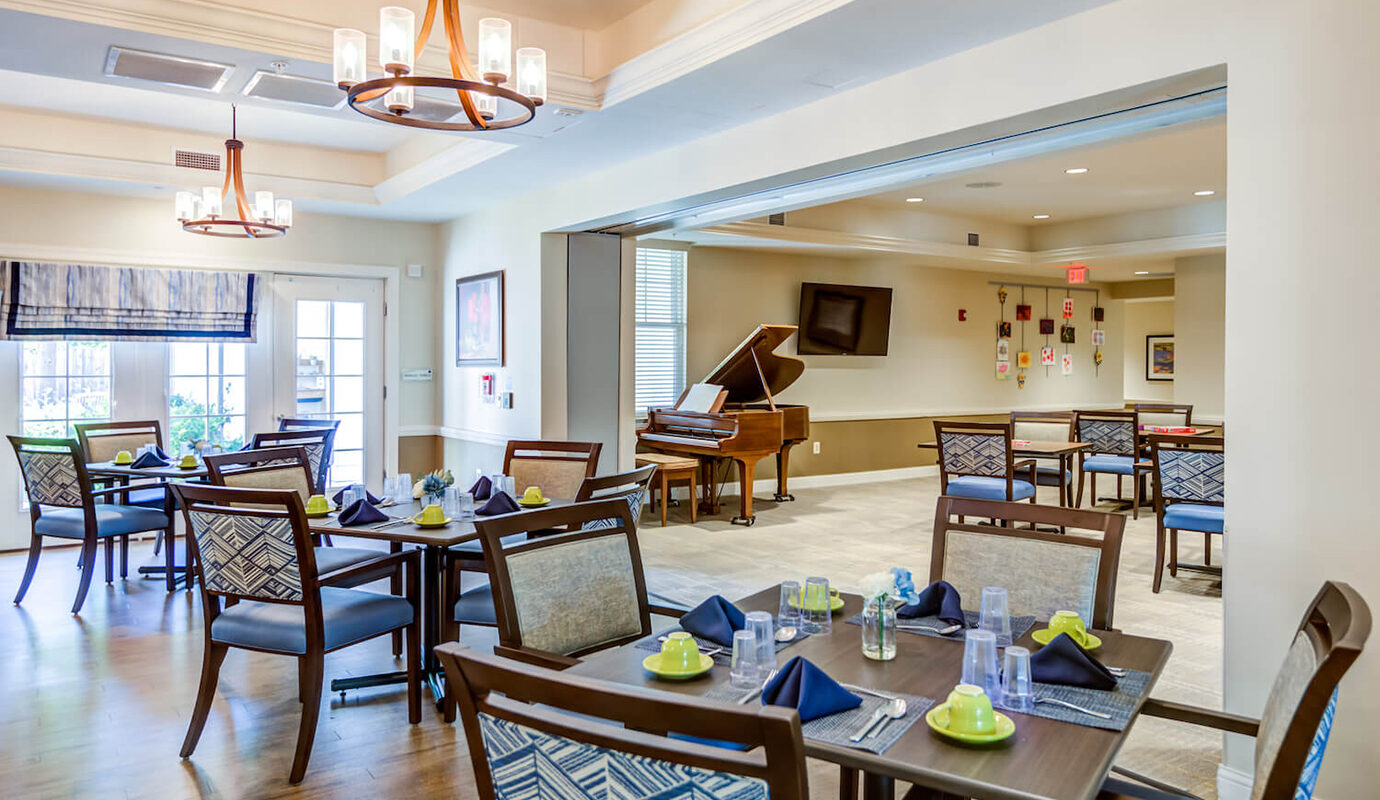 Dining room with grand piano