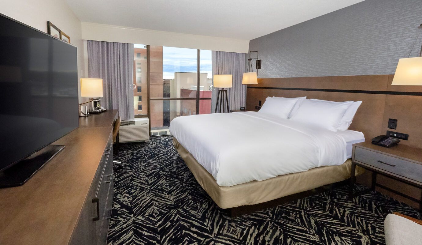 Single king guest room