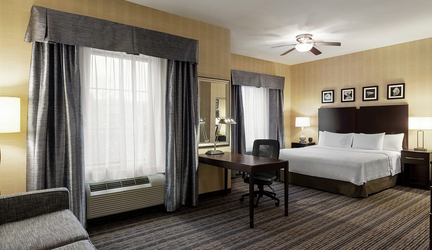 King size guest room