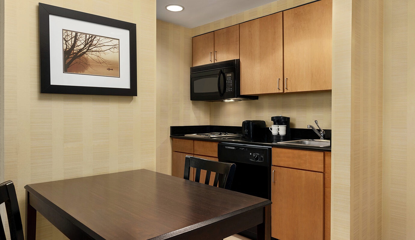 Kitchenette with dining table