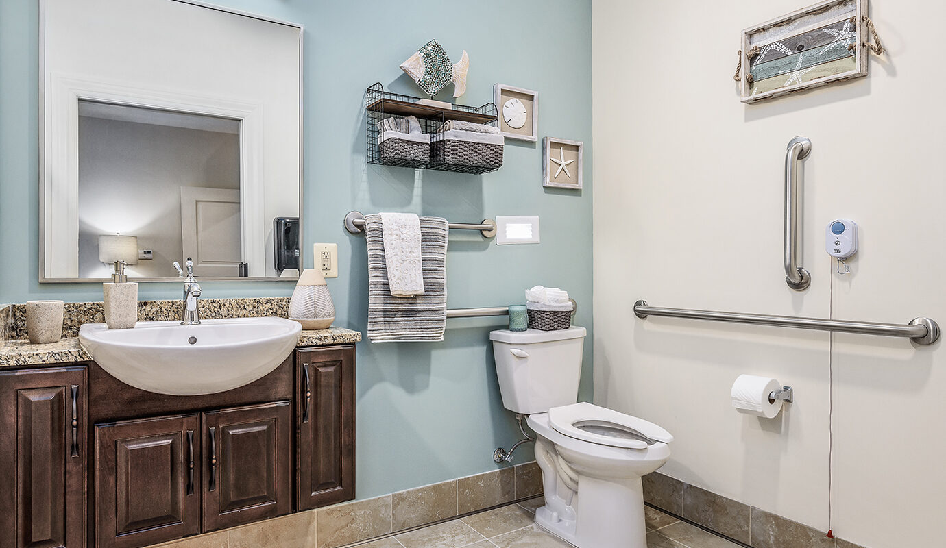 Aquatic decor bathroom
